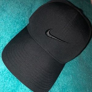 Black NIKE hat
